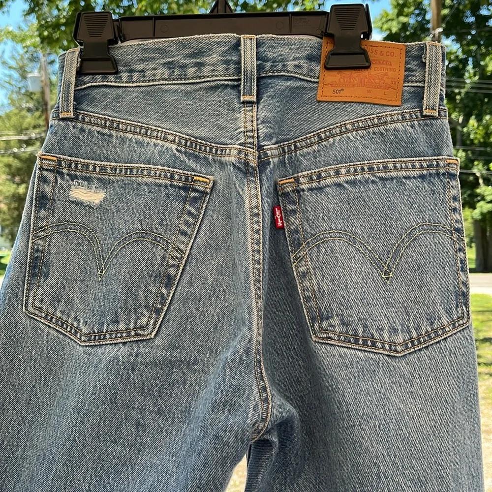 Levi’s Ripped Jeans - Picture 1 of 3